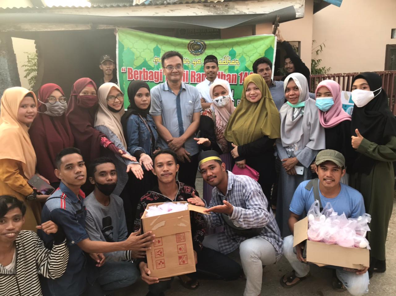 Berbagi Takjil di Bulan Ramadhan 1442 H